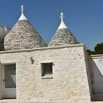 Trulli Dal Sole Alla Luna